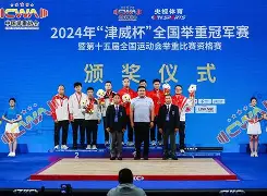 举重选手赛场失禁   举重选手赛场失禁